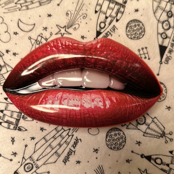 Lip Kit MISSYOUNG w Tin container - Picture 1 of 3